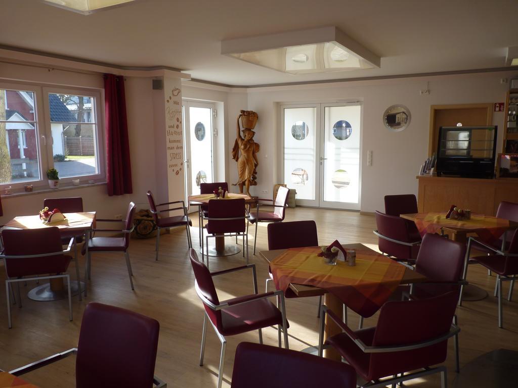Cafe Und Pension Blohm جرايفسفالد المظهر الخارجي الصورة