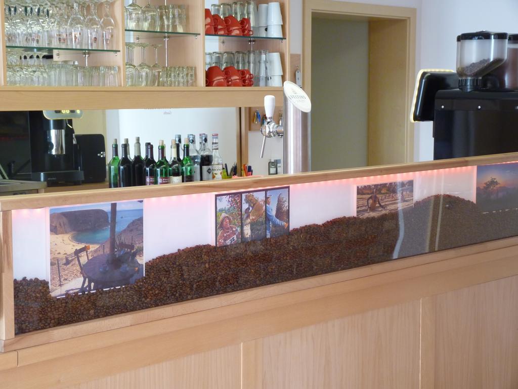 Cafe Und Pension Blohm جرايفسفالد المظهر الخارجي الصورة