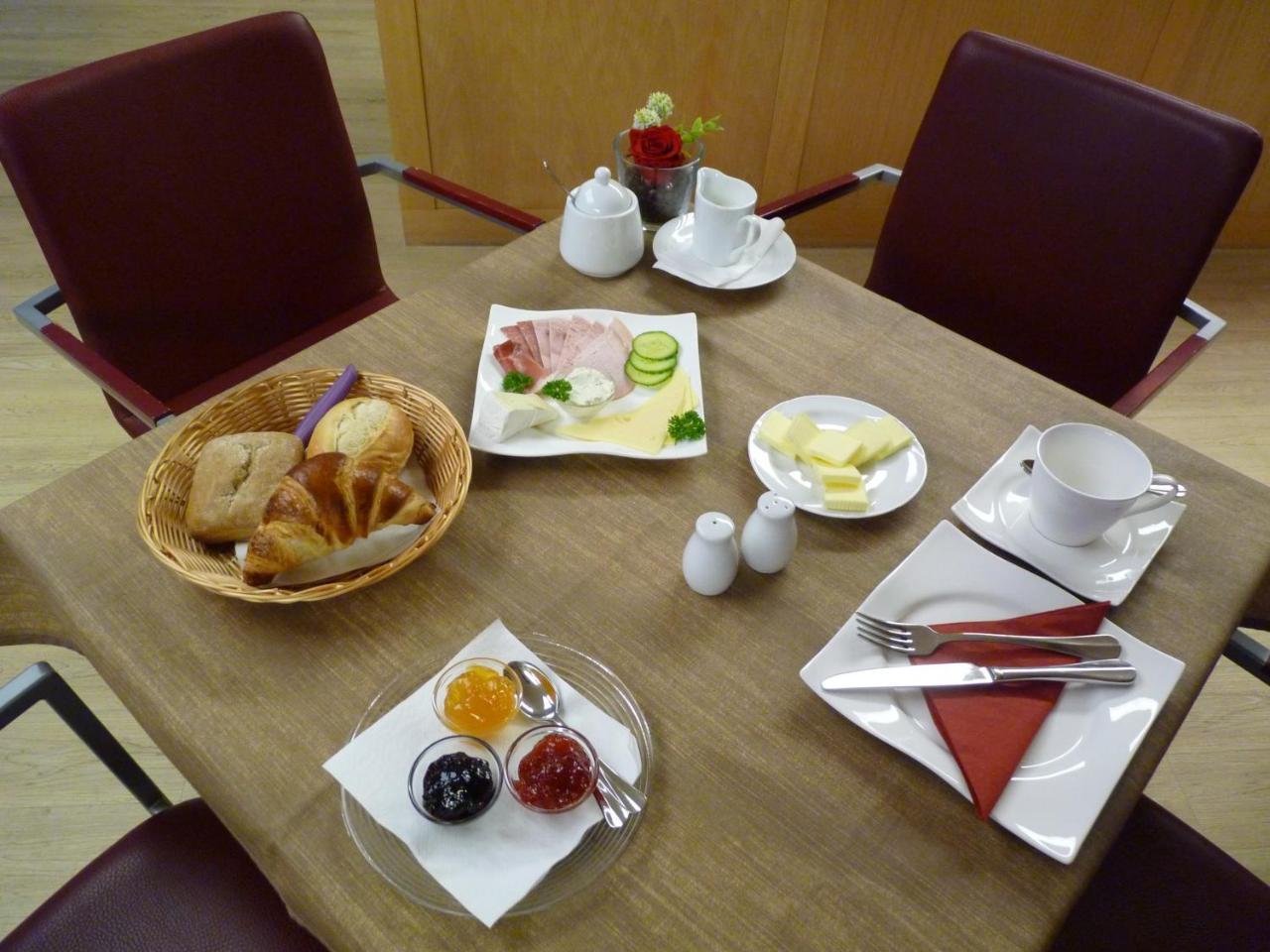 Cafe Und Pension Blohm جرايفسفالد المظهر الخارجي الصورة