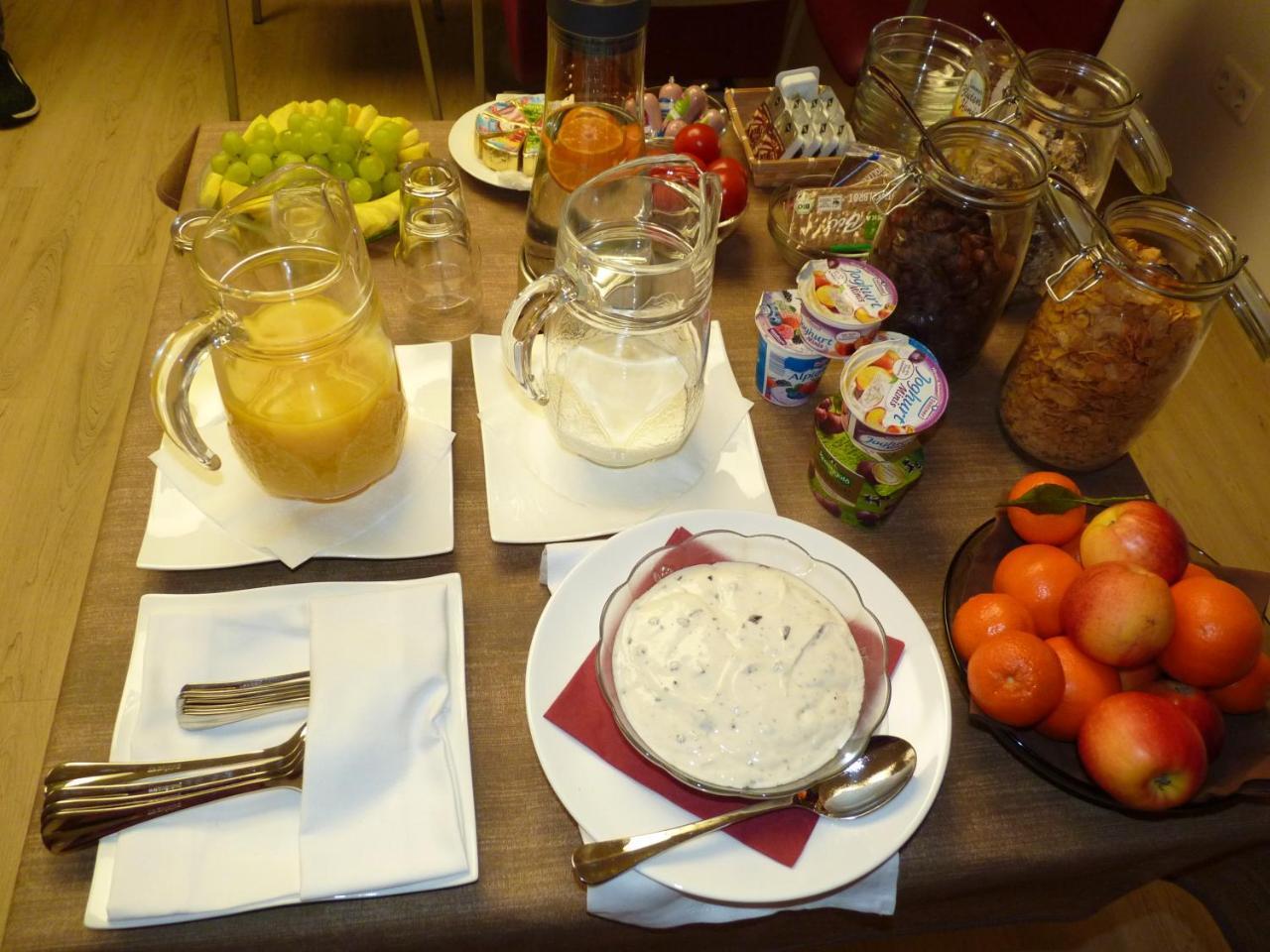 Cafe Und Pension Blohm جرايفسفالد المظهر الخارجي الصورة